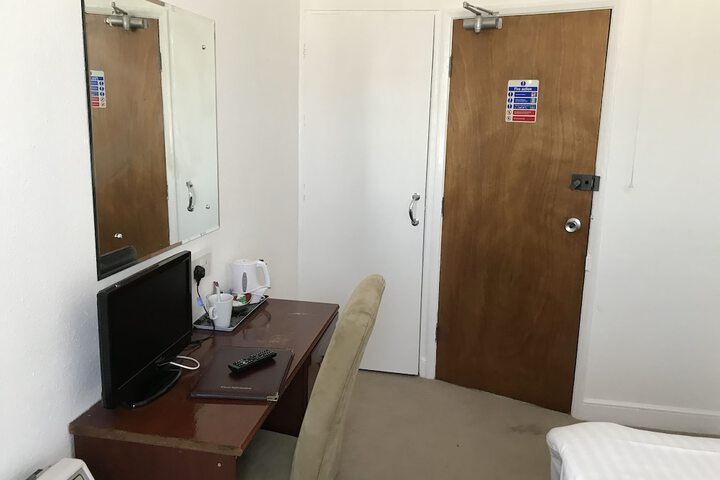 Room 10 of 37
