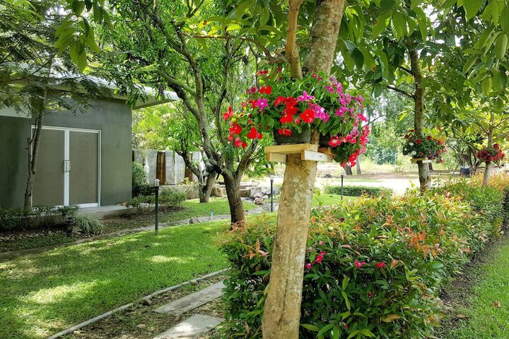 Hotel Exterior 66 of 81
