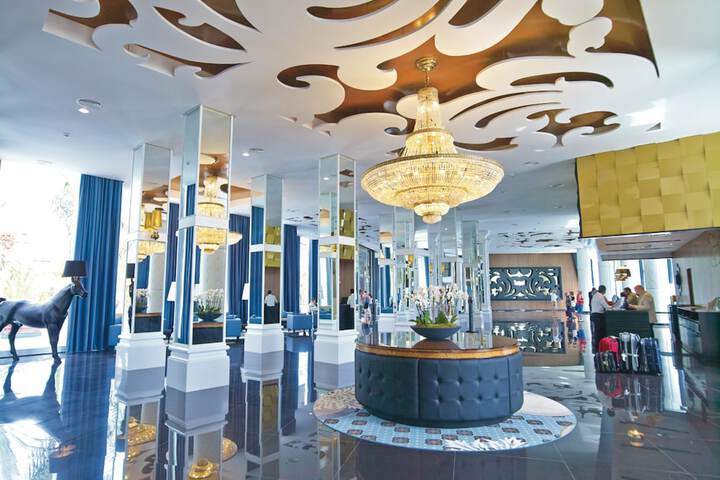 Entrance & Lobby