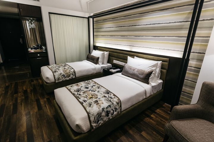 Room 6 of 39