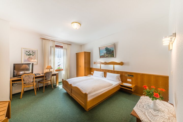 Room 5 of 24