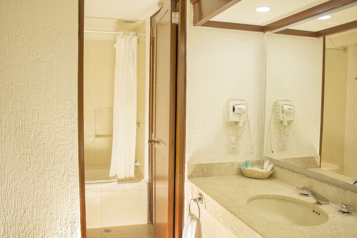 Room 45 of 136