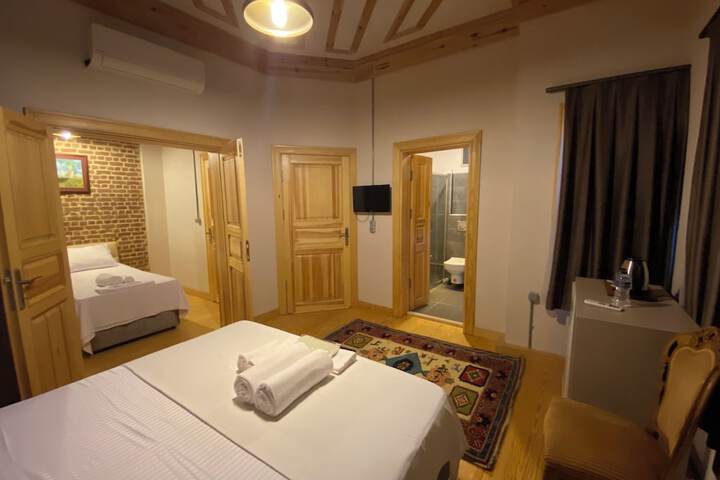 Room 11 of 48