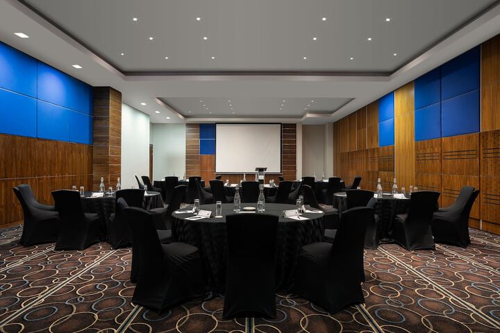 Ballroom/Hall 49 of 75