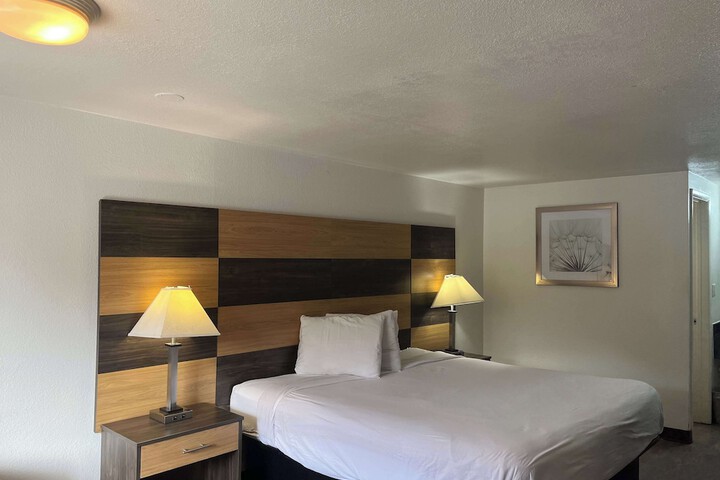 Room 9 of 28