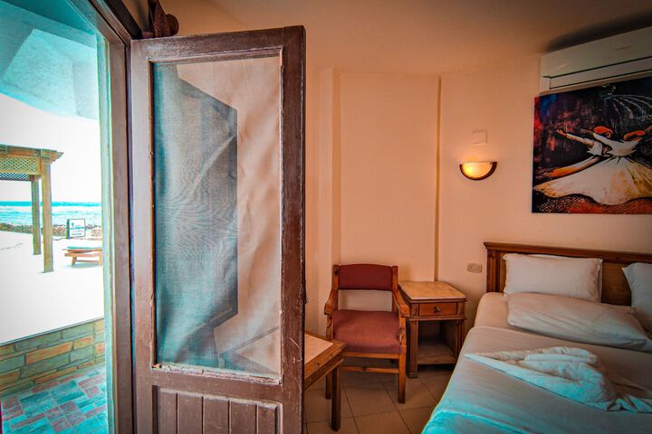 Room 12 of 72