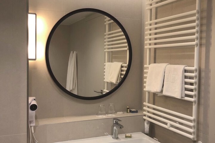 Room 30 of 42