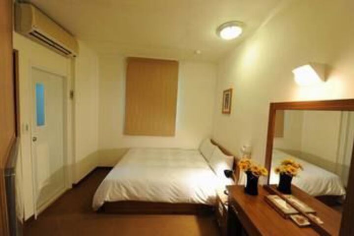 Room 27 of 42