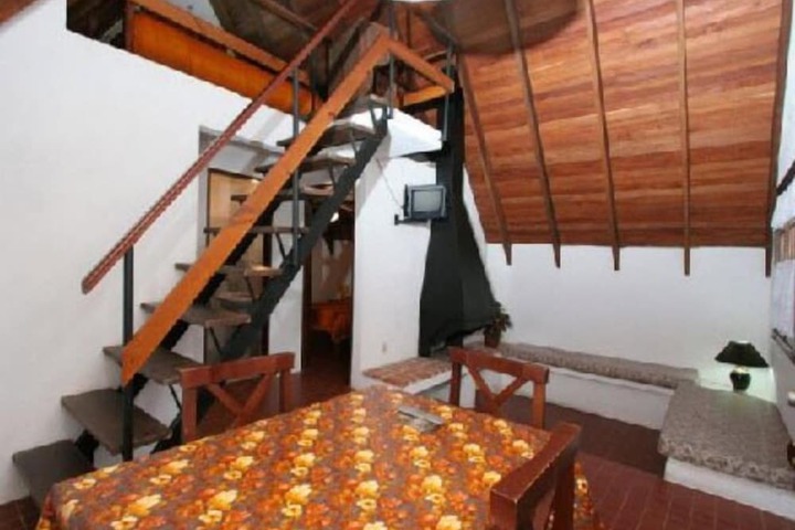Room 6 of 16