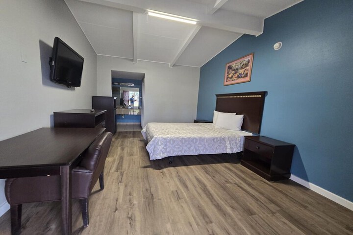 Room 9 of 15