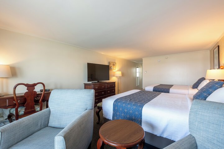 Room 44 of 176