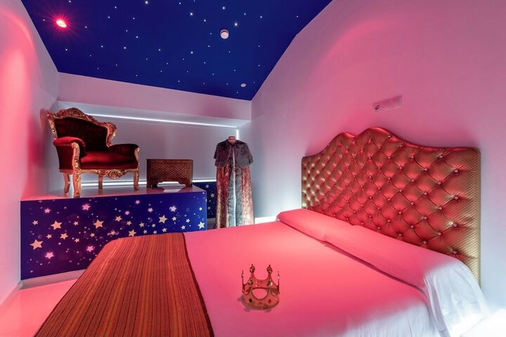 Room 17 of 36