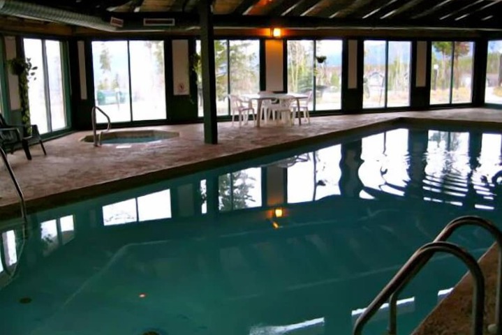 Pool Hotel