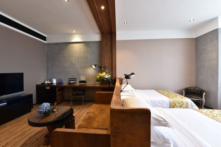 Room 7 of 16
