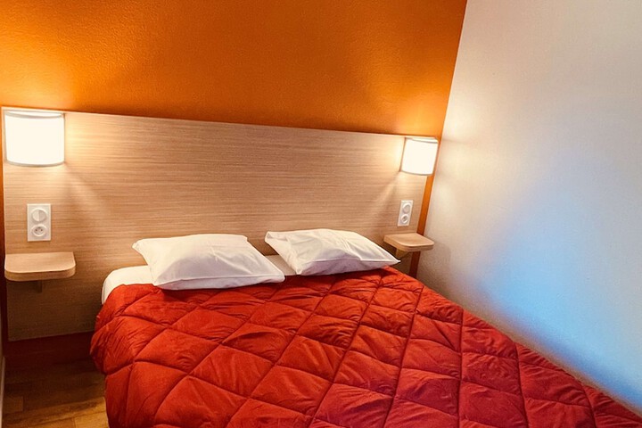 Room 7 of 33