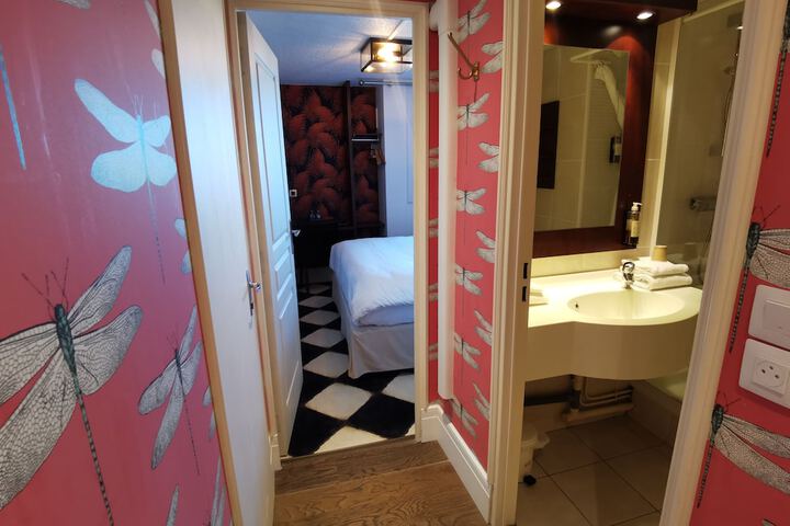 Room 11 of 30
