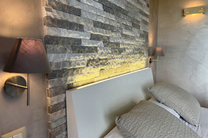 Room 44 of 183