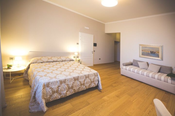 Room 12 of 20