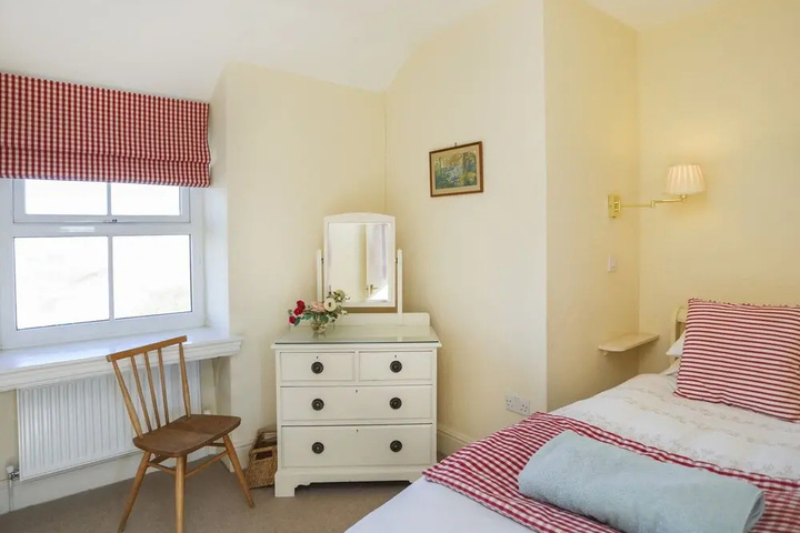 Room 3 of 20