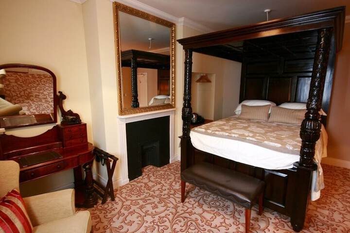 Room 4 of 36