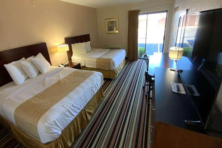 1 King Bed (1 of 9)