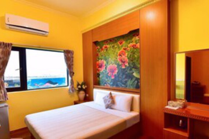 Room 18 of 28