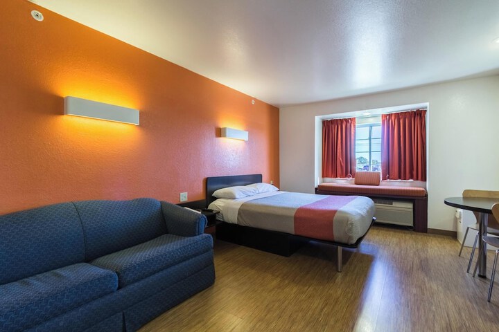 Room 18 of 55