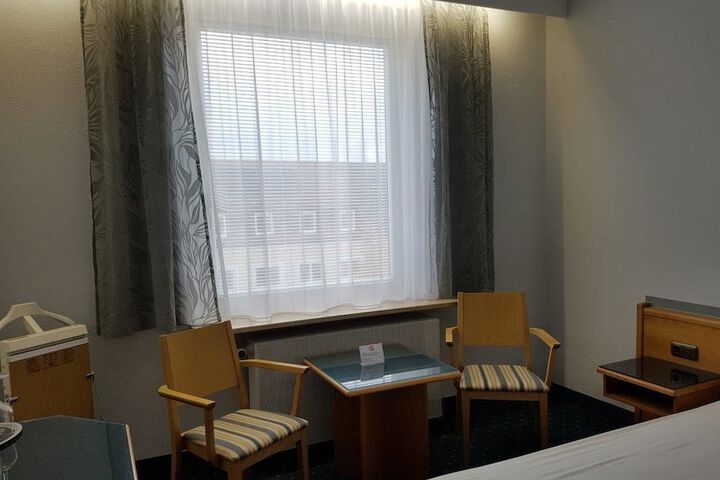 Room 9 of 23