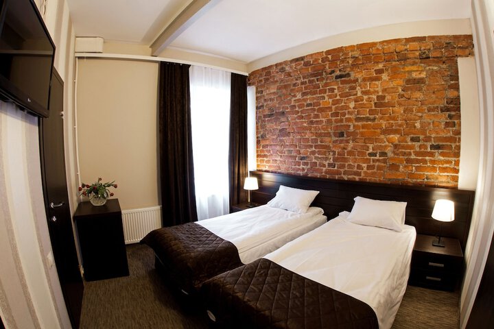 Room 12 of 60