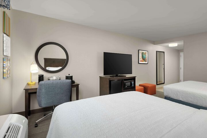 2 Queen Beds (5 of 9)