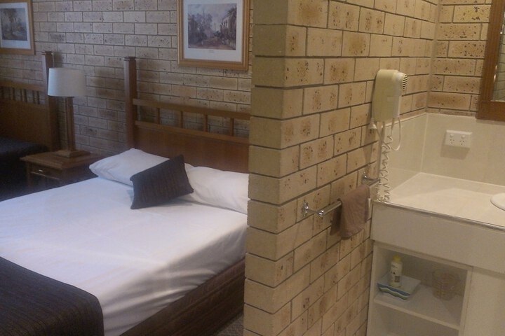 Room 5 of 24