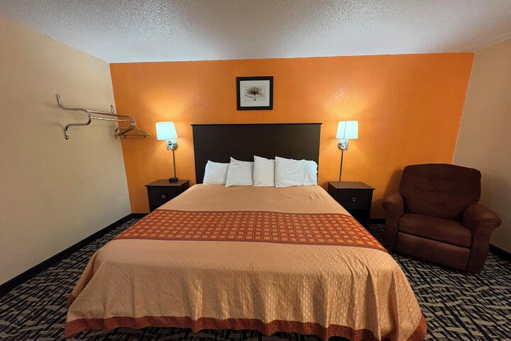 Room 33 of 46