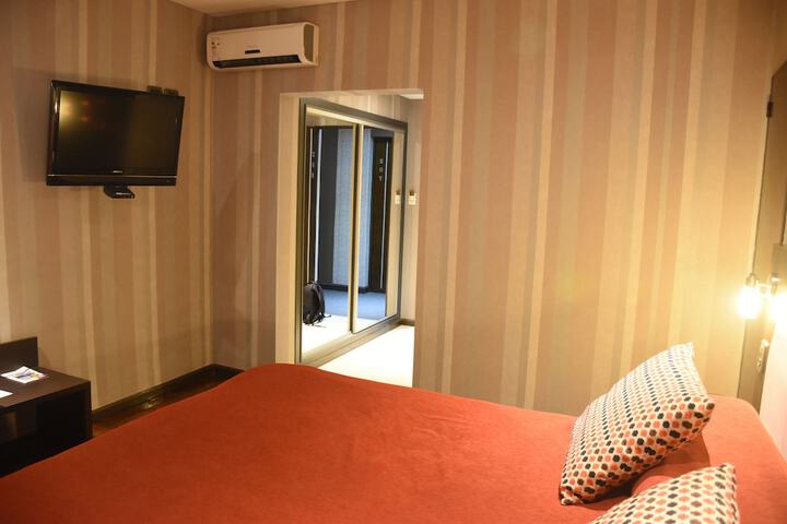 Room 27 of 93