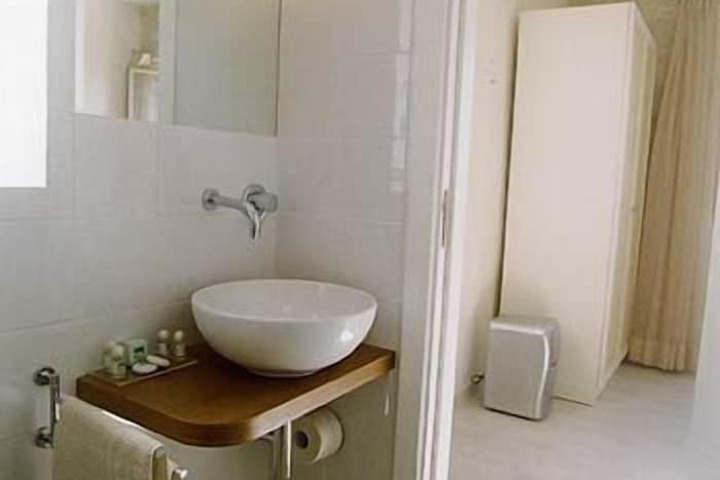 Room 40 of 85
