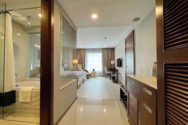 Room 4 of 145