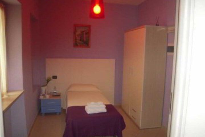 Room 6 of 18