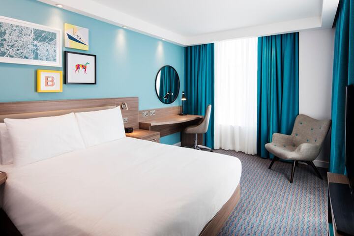 Room 32 of 67
