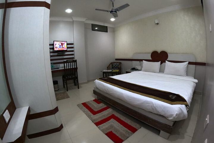 Room 4 of 17