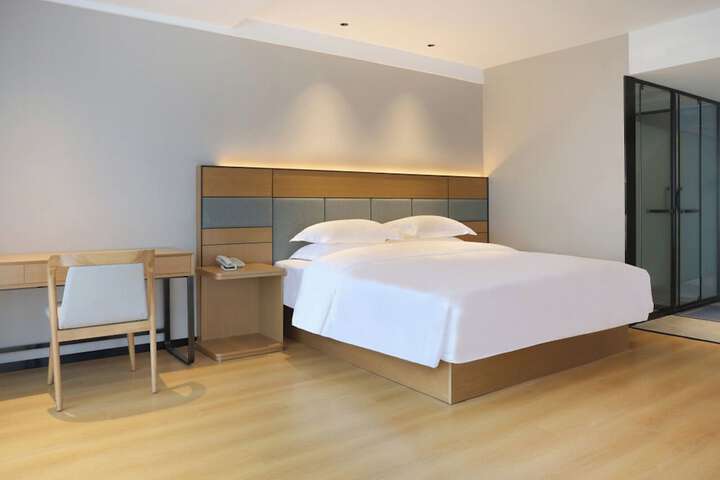 Room 8 of 41