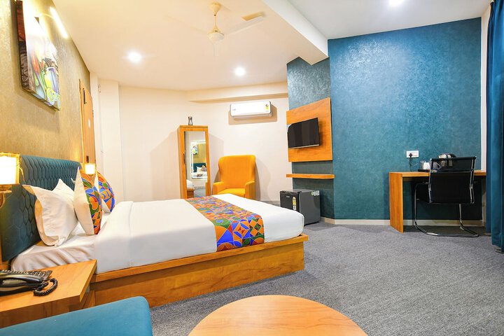 Room 32 of 49