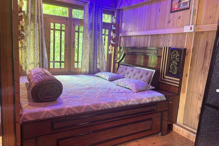 Room 9 of 27
