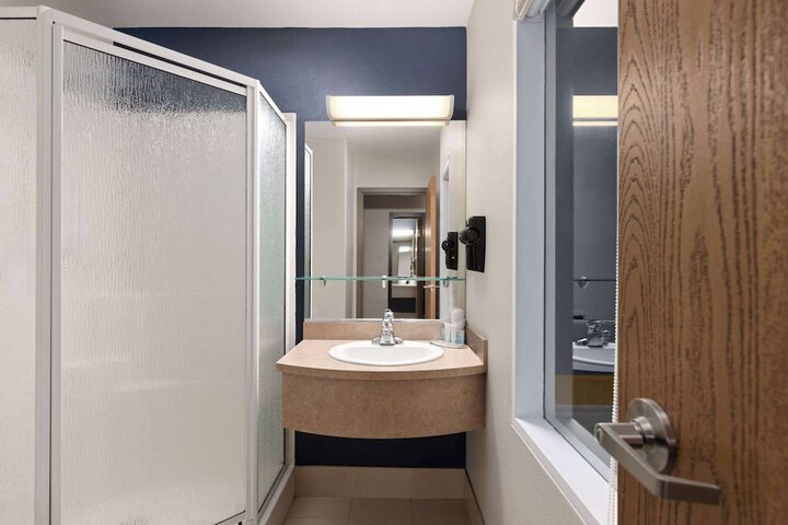 1 King Bed Suite (15 of 22)