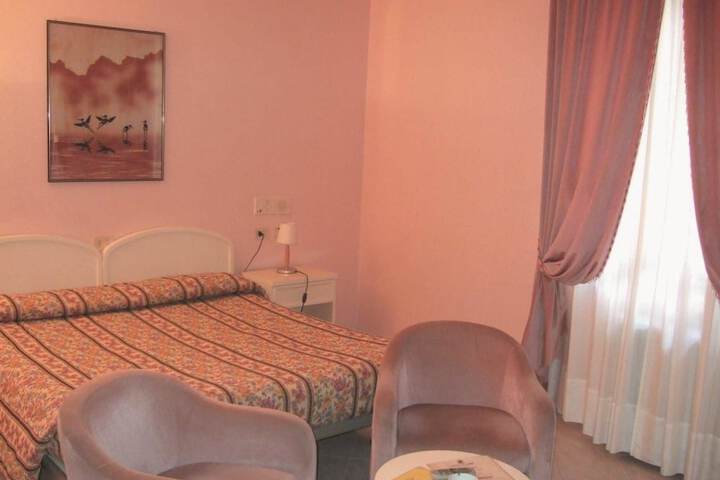 Room 8 of 66