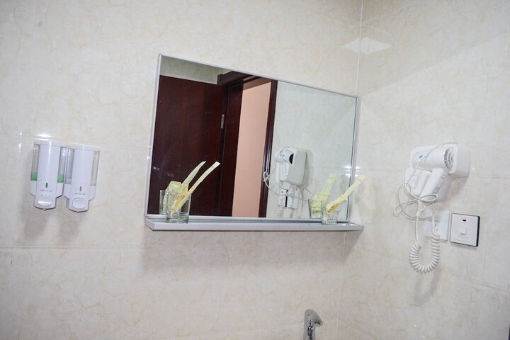 Room 13 of 20