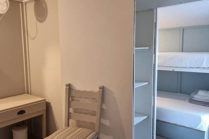 Room 34 of 127