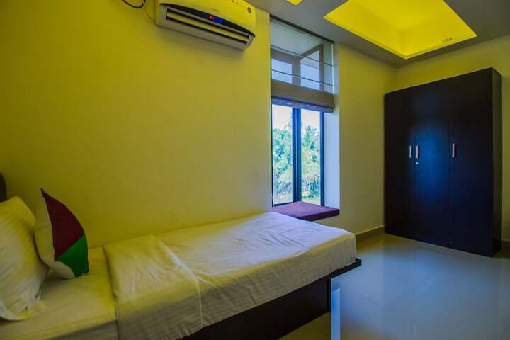 Room 8 of 22