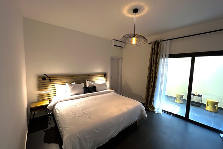 Room 10 of 30