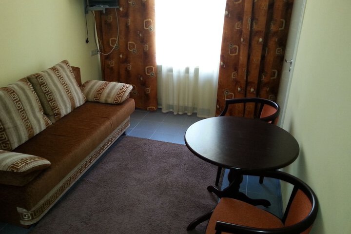 Room 10 of 42