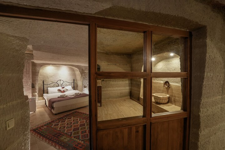 Room 4 of 140