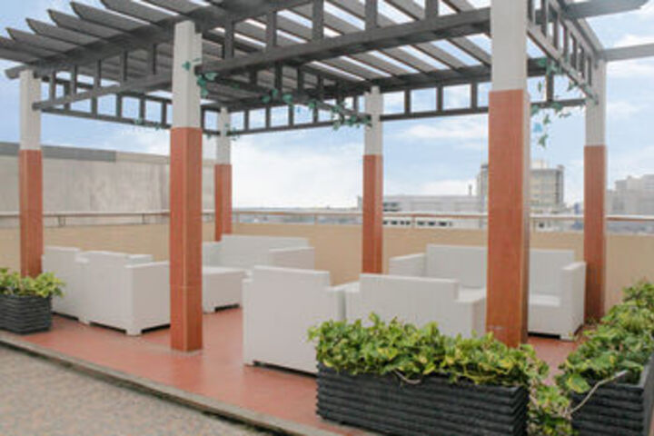 Hotel Exterior 7 of 44